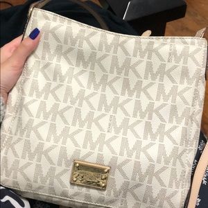 Michael Kors jet set travel crossbody in vanilla